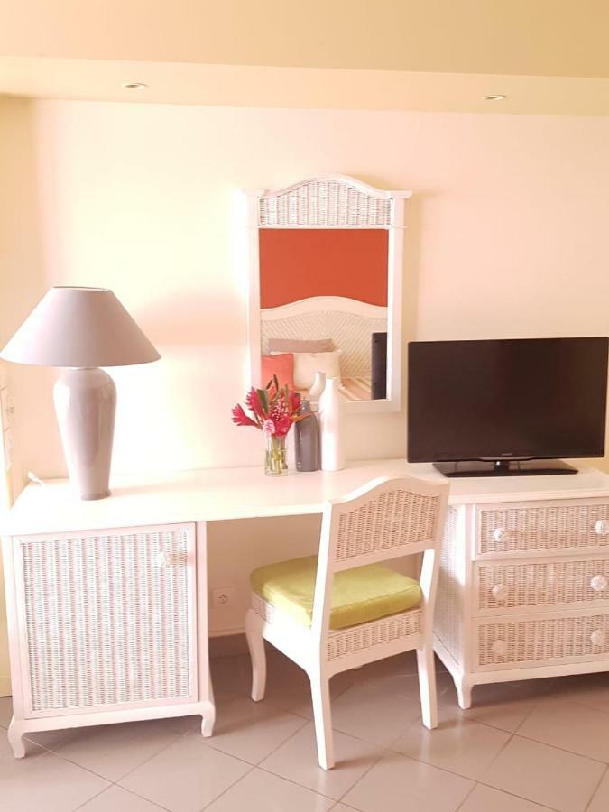 Studio Pieds Dans L'Eau Apartment Le Gosier  Exterior photo